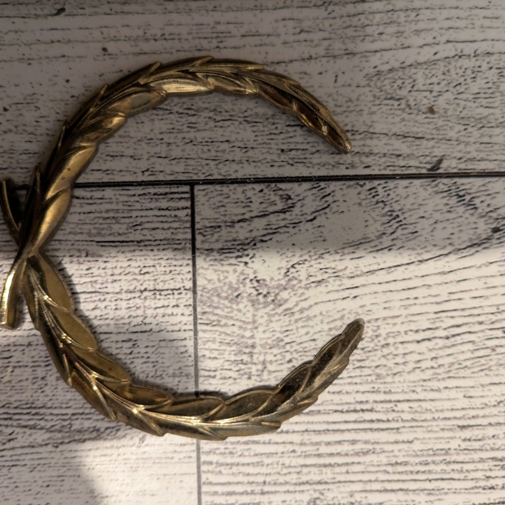 Cadillac Gold Laurel Wreath Emblem for Car Systems - Picture 3 of 5